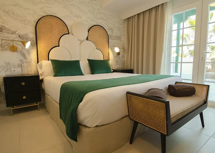 Estefania Boutique Hotel 4*