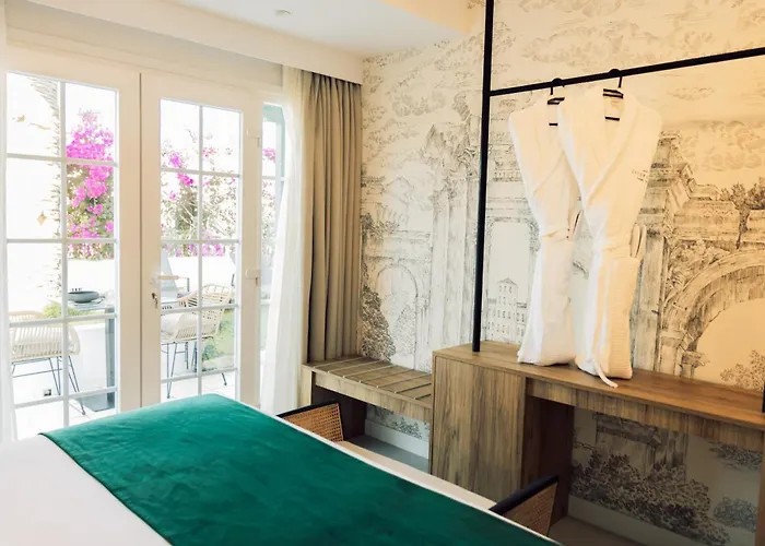 Estefania Boutique Hotel 4*