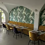 Estefania Boutique מלון
