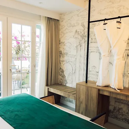 Estefania Boutique Hotel 4*